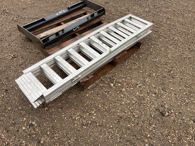 aluminum-folding-atv-ramps-image-1
