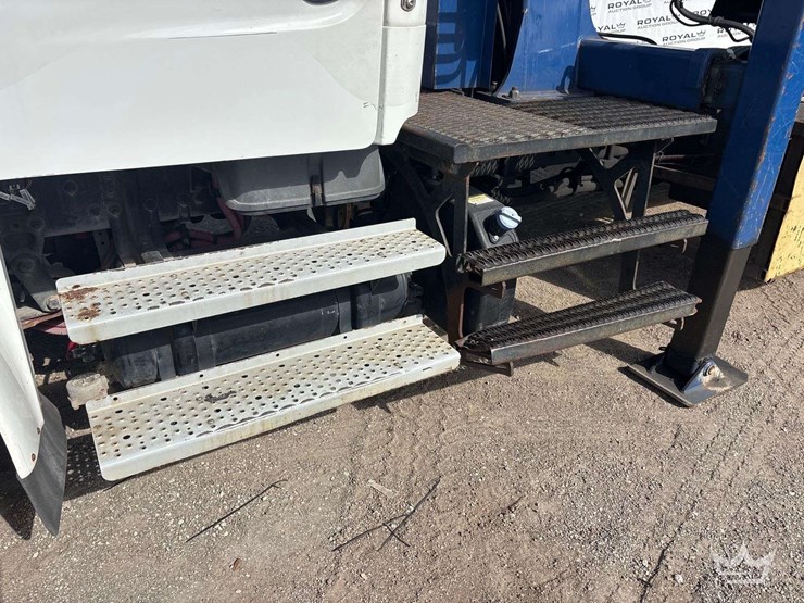 2018-freightliner-m2-106-petersen-tl3-lightning-loader-forestry-grapple-truck-image-23