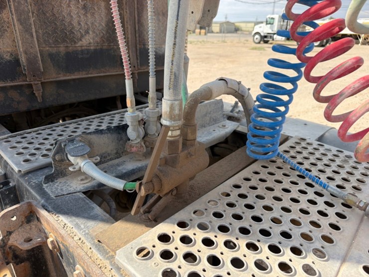 2019-kenworth-t880-image-10