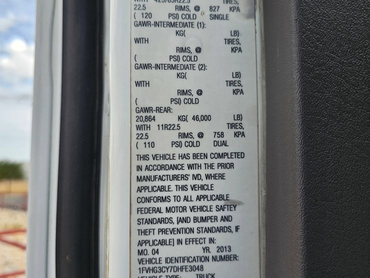 2013-freightliner-114sd-image-6