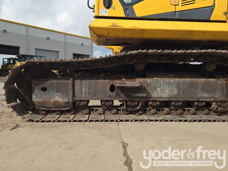 2015-komatsu-pc210-image-9