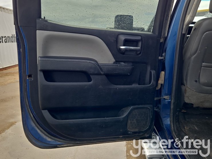 2015-chevrolet-silverado-2500-image-27