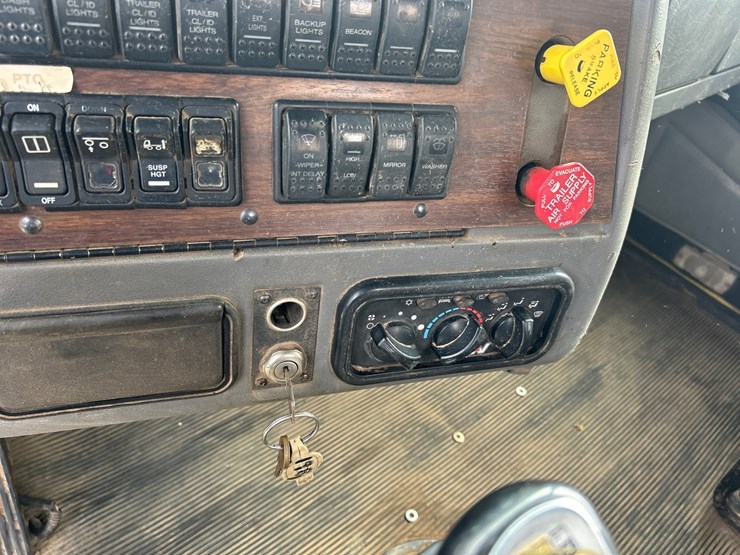2001-caterpillar-c15-image-59