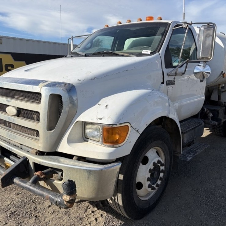 2008 FORD F650