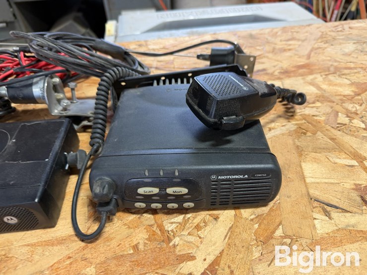 motorola-vhf-hiband-radios-image-11