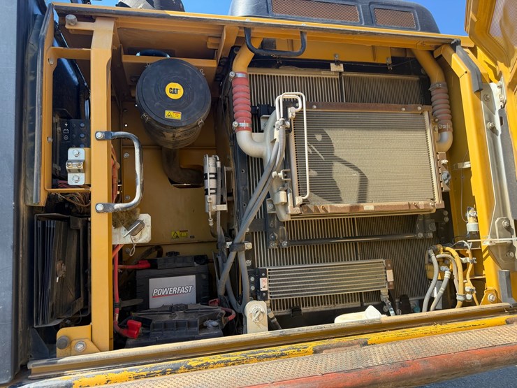 caterpillar-320e-image-30