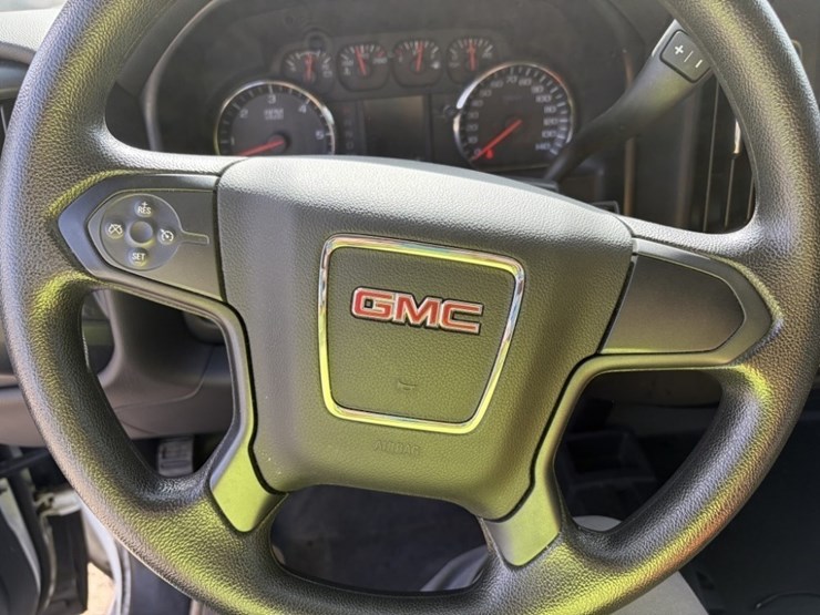 2014-gmc-sierra-1500-crew-cab-4x4-pickup-image-28