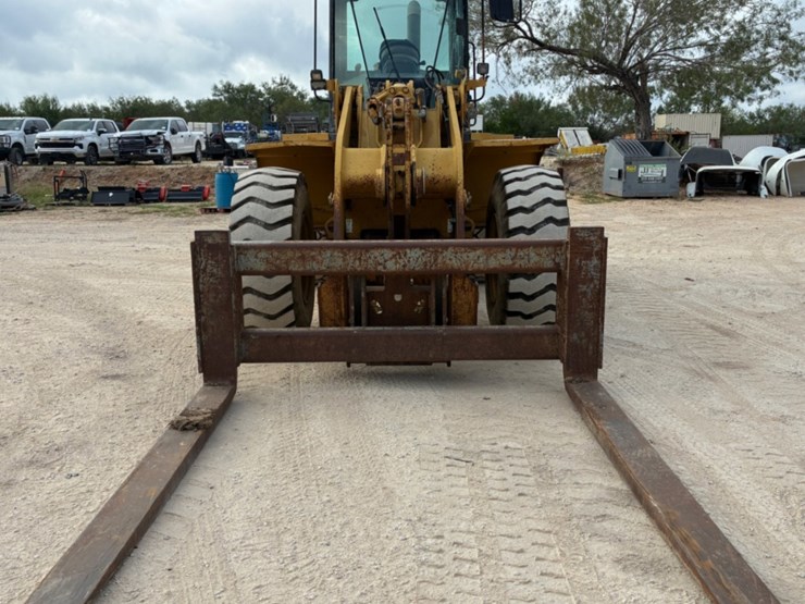 2004-caterpillar-938g-image-2