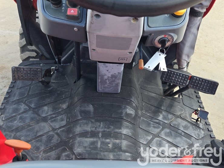 2010-massey-ferguson-1529-image-39