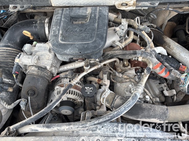 2015-chevrolet-silverado-2500-image-17