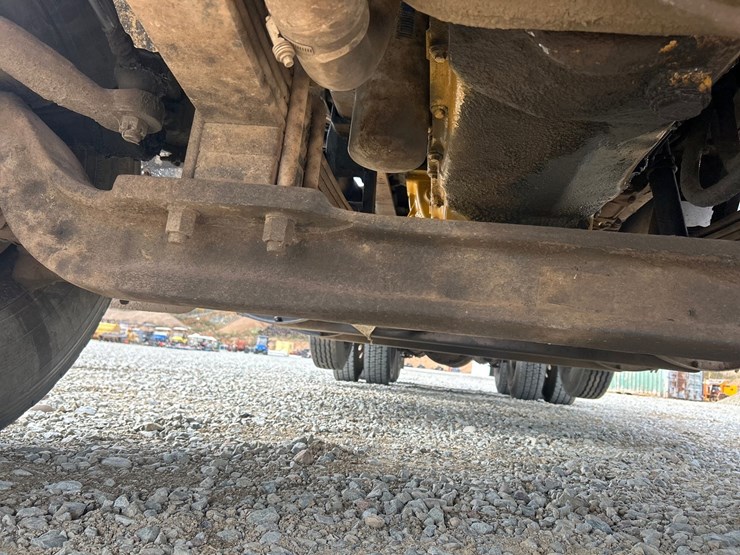 2001-caterpillar-c15-image-36