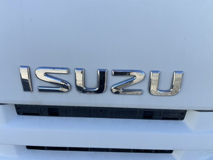 2013-isuzu-npr-image-9