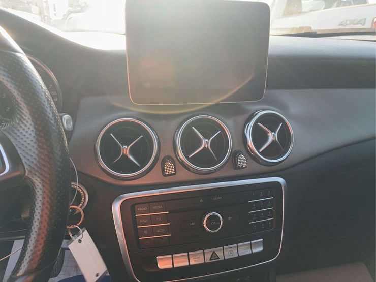 2020-mercedes-benz-gla250-image-12
