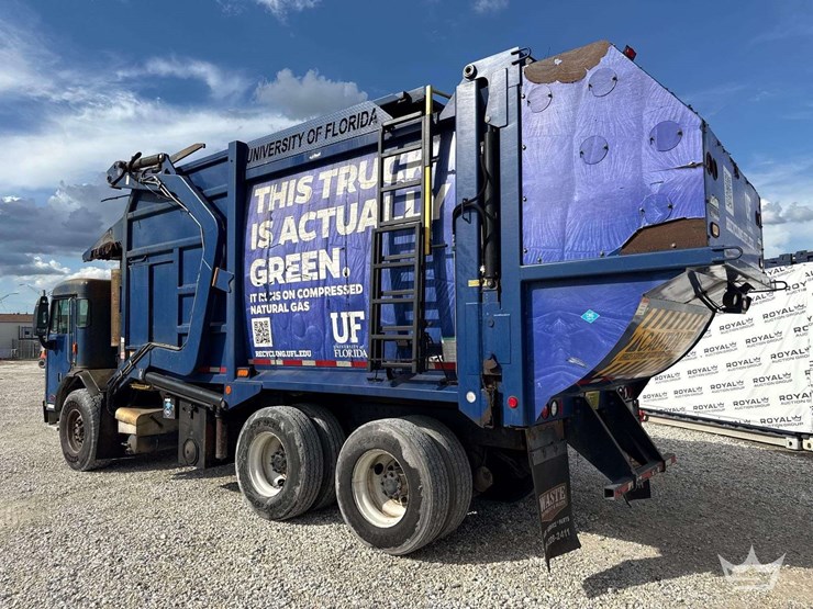 2016-perterbilt-320-ez-pack-35yd.-front-loader-garbage-truck-image-4
