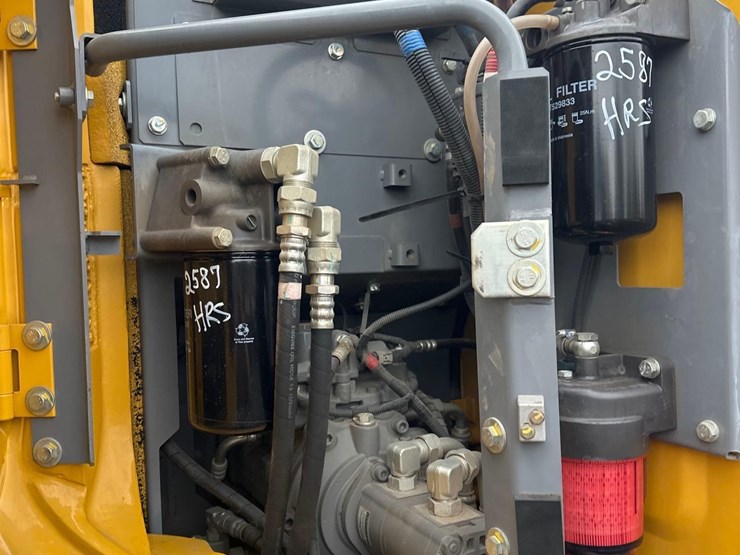 2023-deere-135-p-tier-image-27