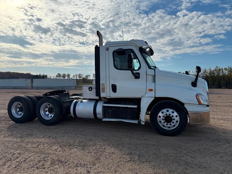 freightliner-cascadia-125-image-3