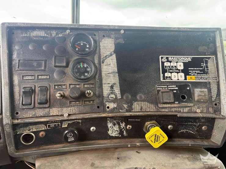 2000-mack-rd690s-warren-17/19yd.-tri-axle-dump-truck-image-34