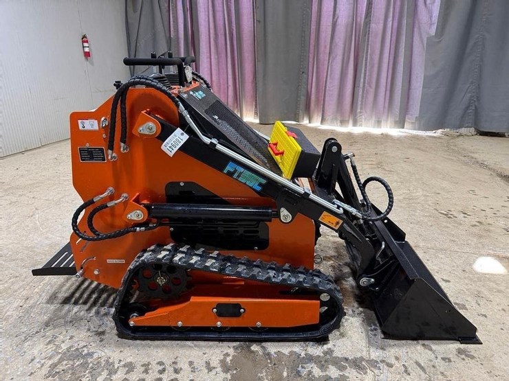 ft36c-walk-behind-skid-loader-image-6