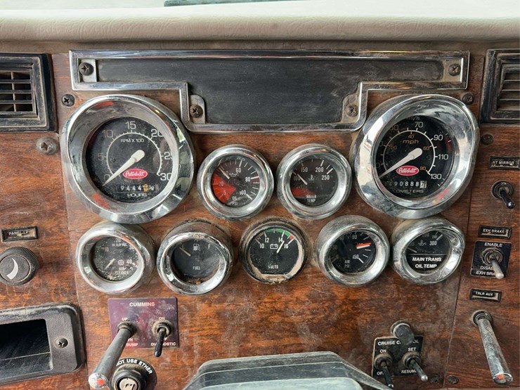 peterbilt-330-image-29