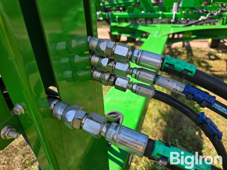 2022-john-deere-2430-image-10