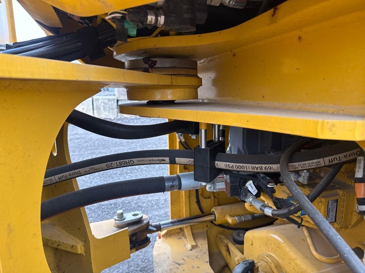 2024-john-deere-624-image-19