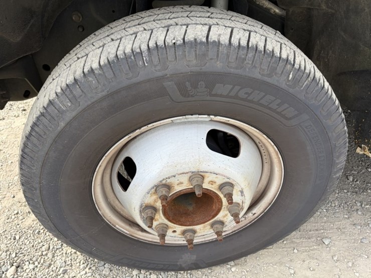 2011-ford-f350-image-14