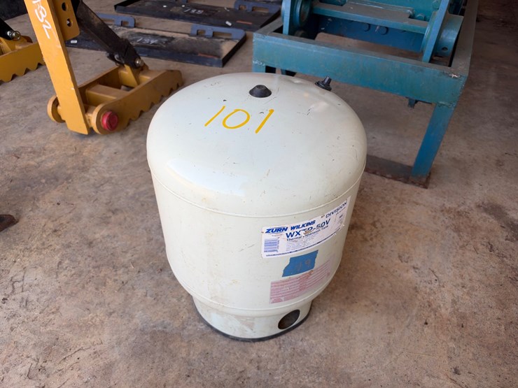 #101-•-zurn-wilkins-wxtp-50v-14-gal-thermal-expansion-tank-image-1