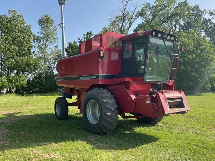 2011-case-ih-1640-image-3
