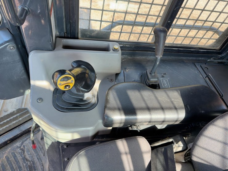 2014-komatsu-d61ex-23-image-36