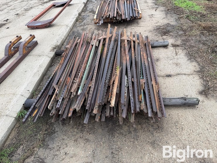 steel-t-posts-image-2