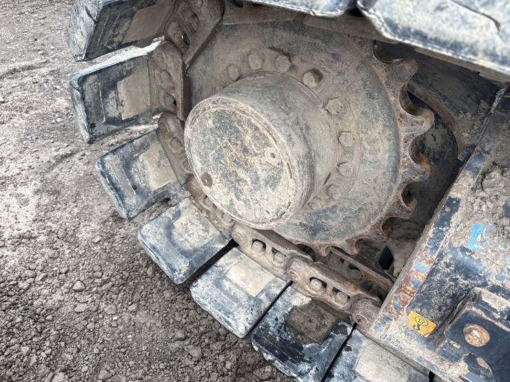 2024-john-deere-85-image-24