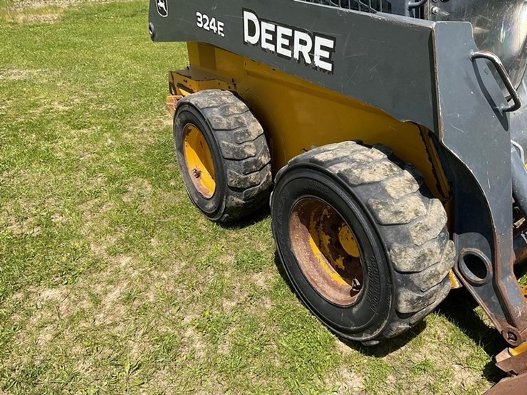 2018-deere-324e-image-10