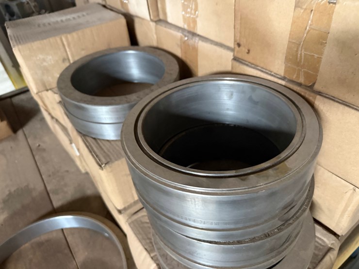 shelf-section-w/-(20+)-new-7-1/16”-15m-410ss-valve-seats-image-2