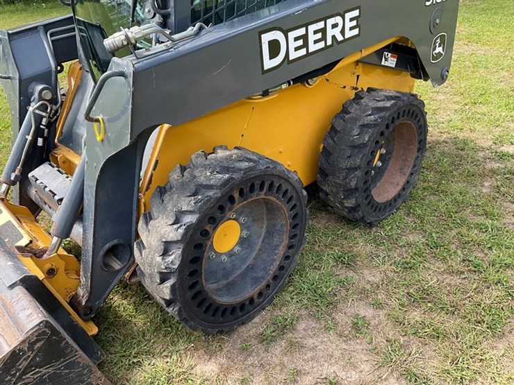 2010-deere-318d-image-9