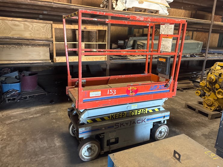 #153-•-skyjack-sj3015-15-ft-electric-scissor-lift-image-1
