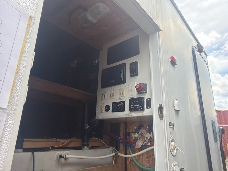 #46944-•-22ft-bathroom-trailer-|-no-title-image-8