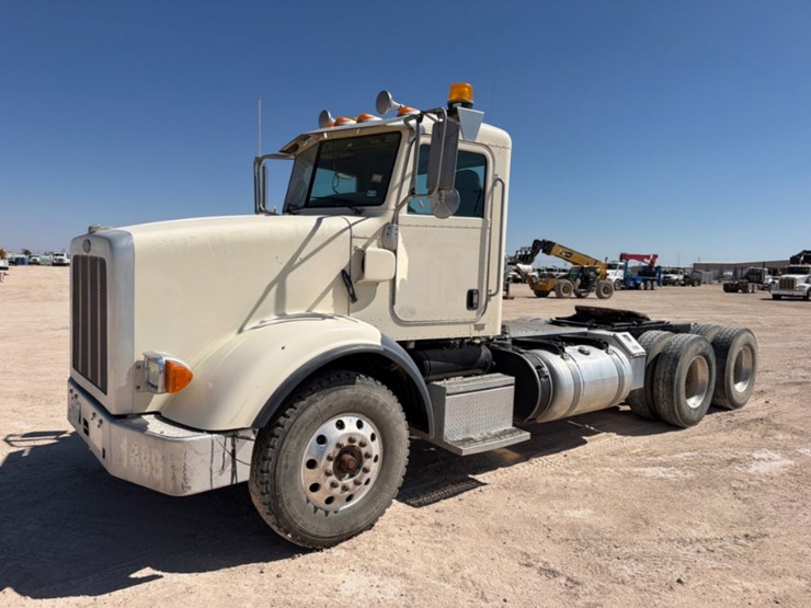 2017-peterbilt-365-image-1
