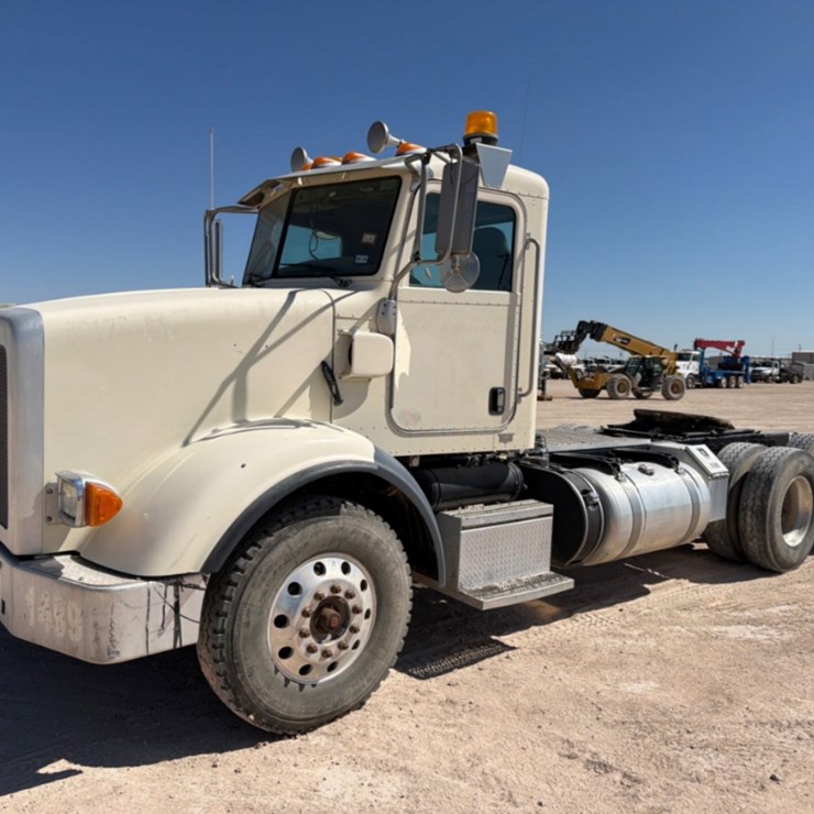 2017 PETERBILT 365
