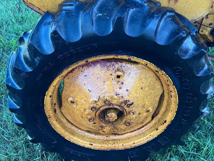 schramm-model-125-air-compressor-tractor-image-7