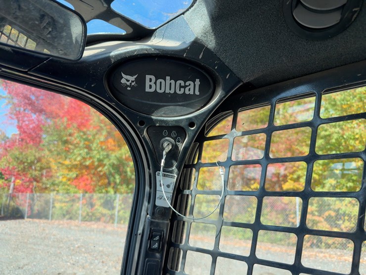 2023-bobcat-t740-image-23