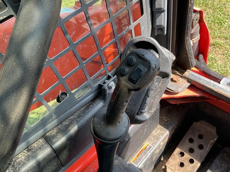 2017-kubota-ssv65-image-17
