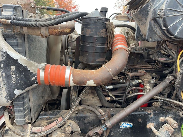 peterbilt-330-image-22