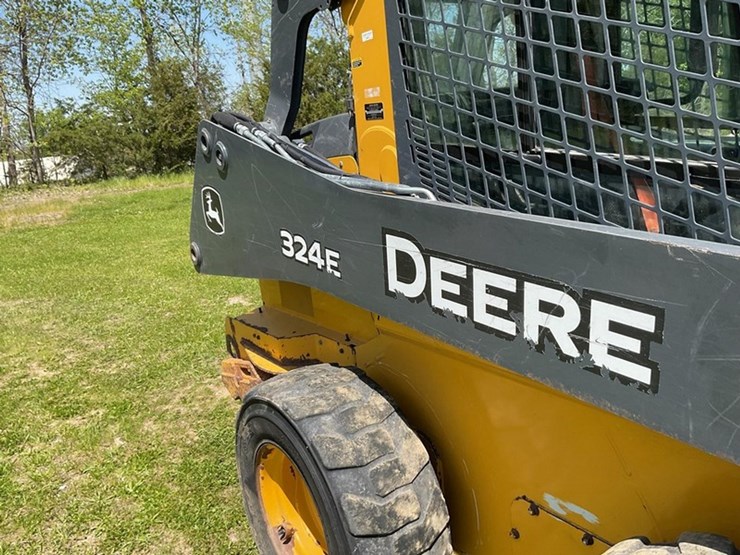 2018-deere-324e-image-13