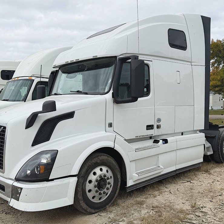2015 VOLVO VNL 670