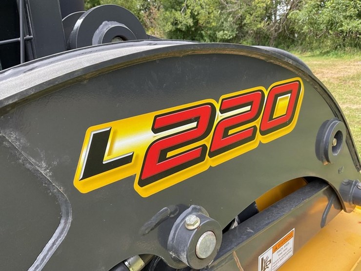 2017-new-holland-l220-image-8