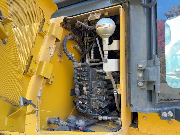 2014-komatsu-d61ex-23-image-30