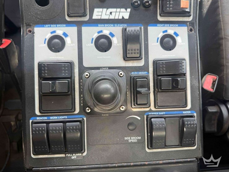 2018-freightliner-m2-elgin-broom-bear-4mh-street-sweeper-truck-image-29