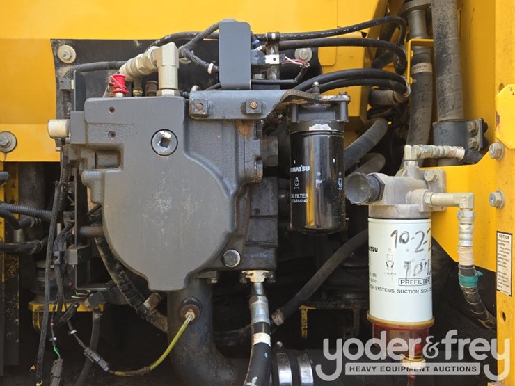 2015-komatsu-pc210-image-42