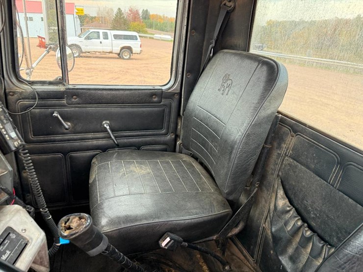 mack-dm690s-image-61
