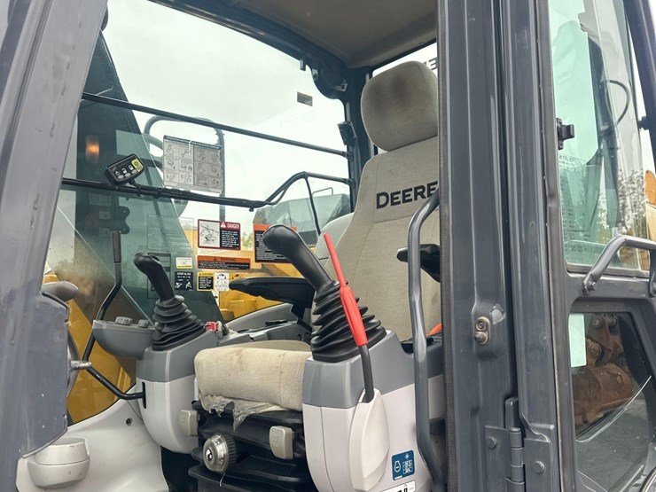 2023-deere-135-p-tier-image-29